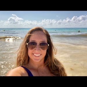 Meet your Posher, Brooke